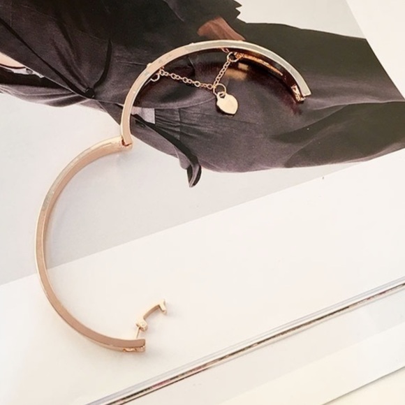 MOREin!!18KPlatedRomanNumeral&ChainedHeartBracelet - Picture 3 of 4